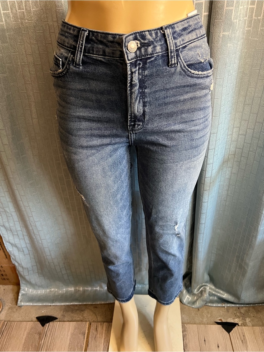 High-Rise Women's Cropped Jeans in Medium Blue